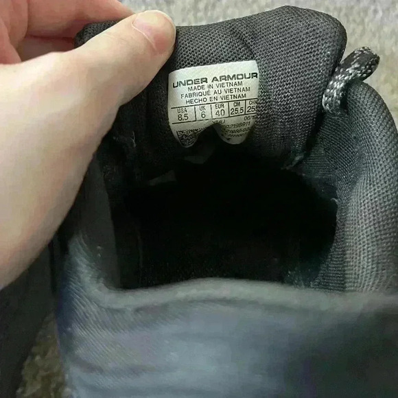 Under Armour dark grey running workout sneakers‎ size 8.5 - Picture 6 of 7